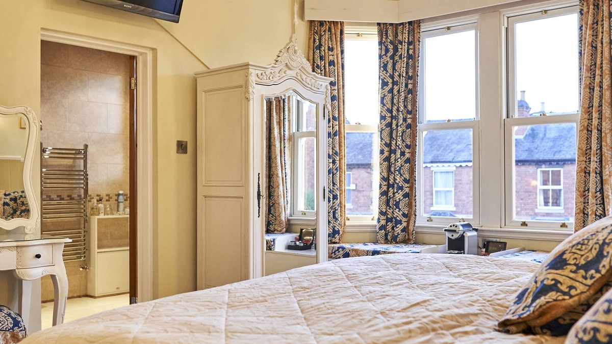 Stratford-upon-Avon Bed & Breakfast | Quilt and Croissants