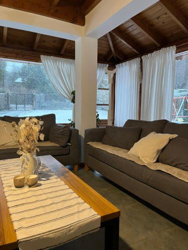 San Carlos de Bariloche House | QUIME CHE. Casa con jardín, parrilla y cochera.
