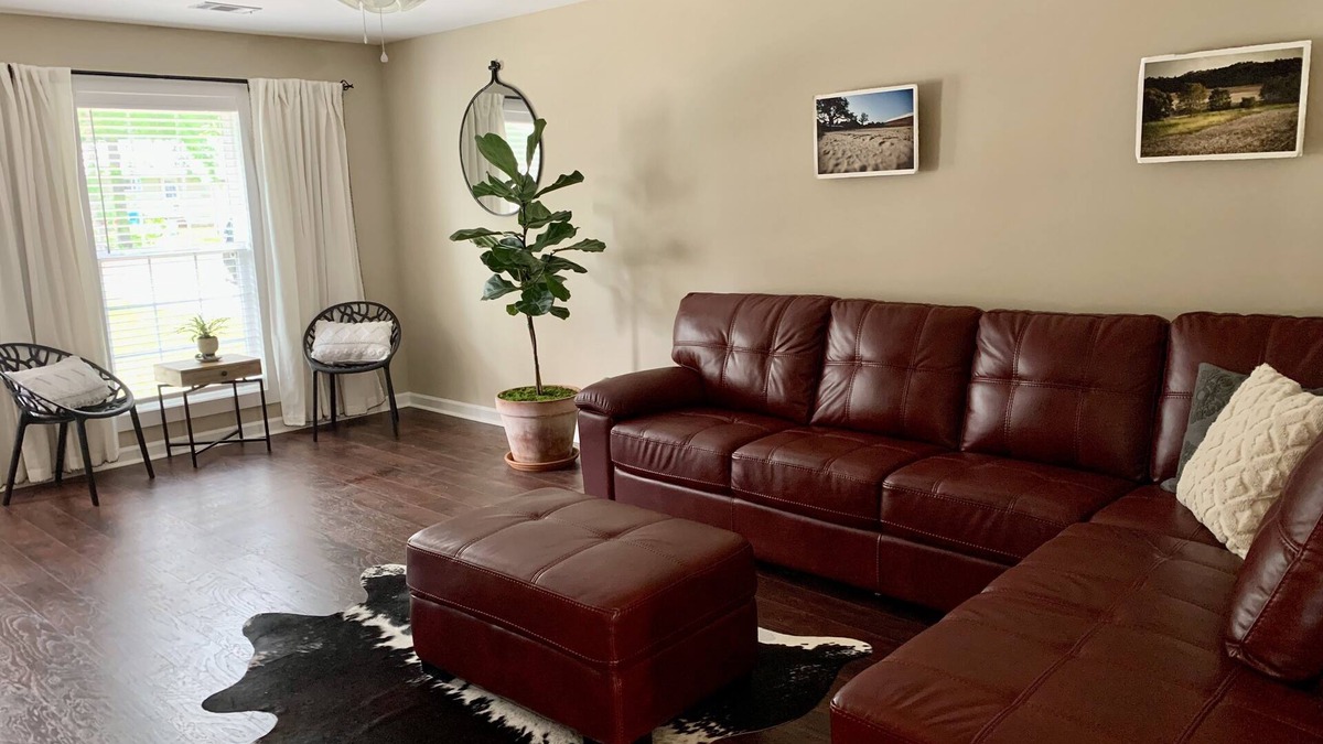 Perry House | Quincy Ranch ~ Pet Friendly 3 bedroom 2 bath home