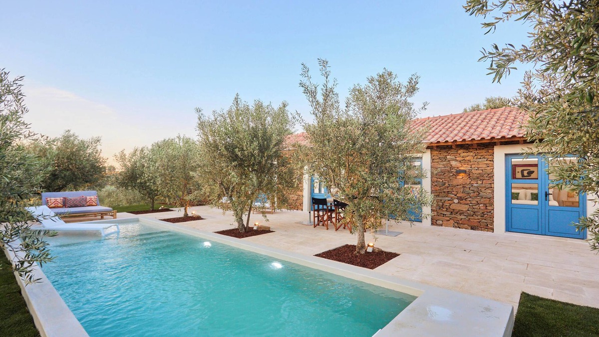 Armamar Cottage | Quinta do Cedro Azul (pintahouse.com)