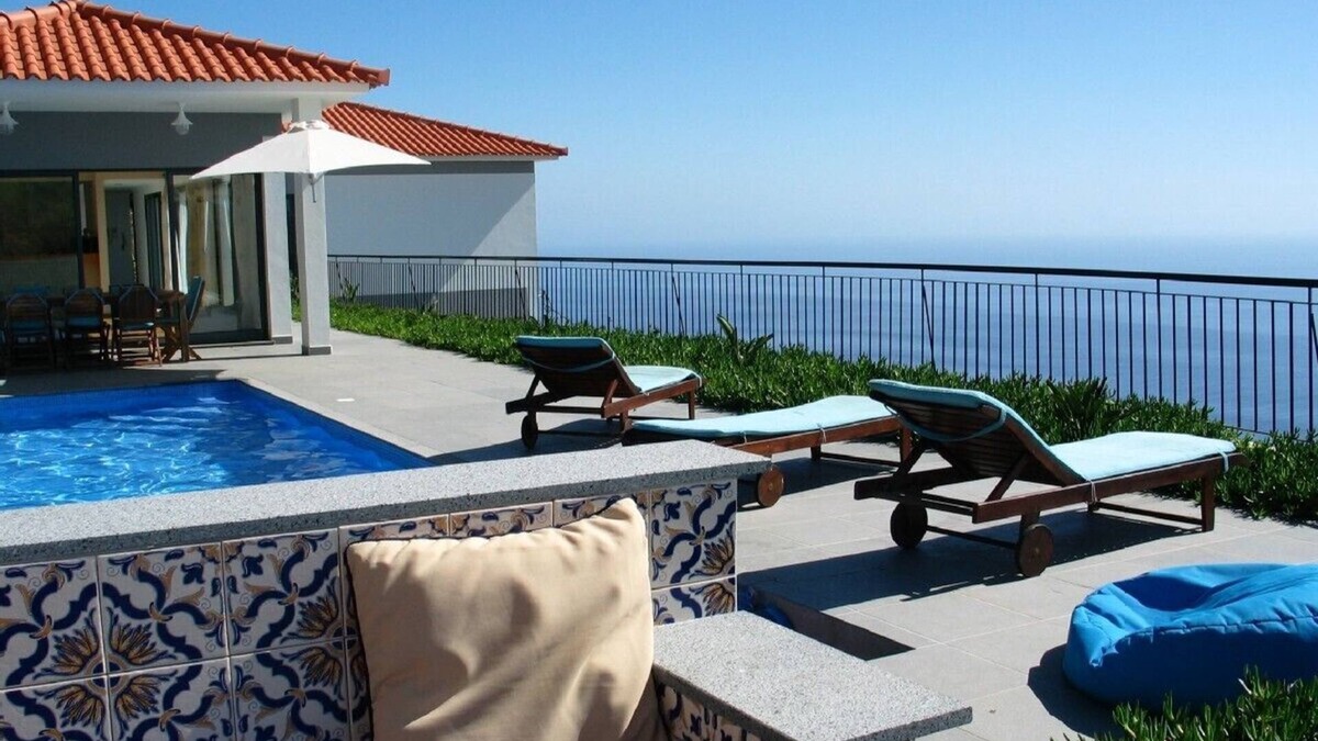 Calheta Villa | Quinta Falcoes, luxury villa, sleeps 8, stunning sea views, heated pool