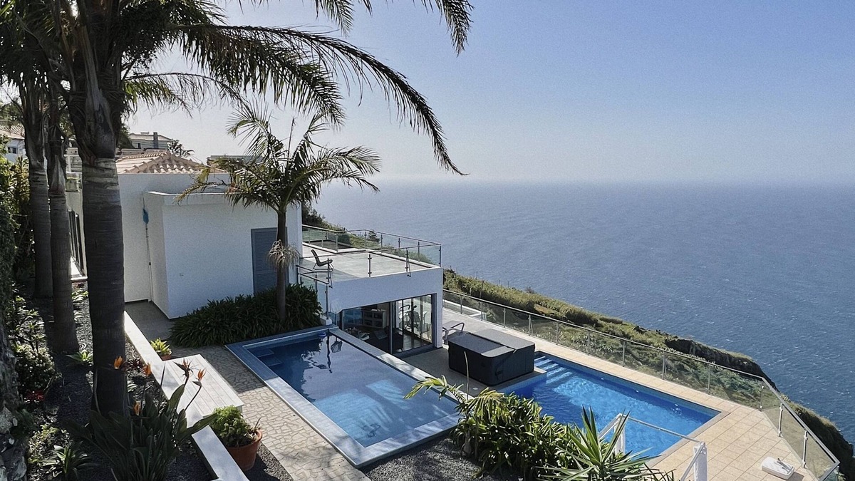Paul do Mar Villa | Quinta Pereira . beautiful panoramic views and ocean sunsets