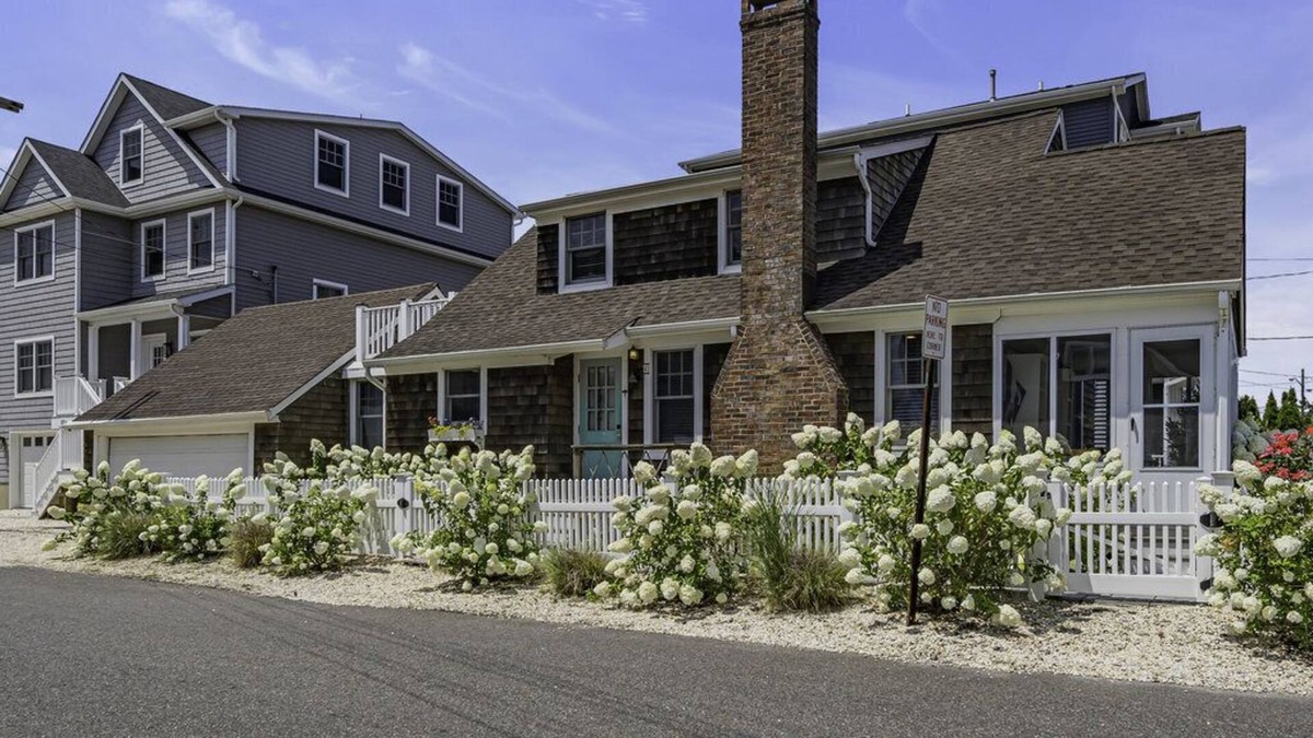 Normandy Beach House | Quintessential Beachside home in Normandy Beachn