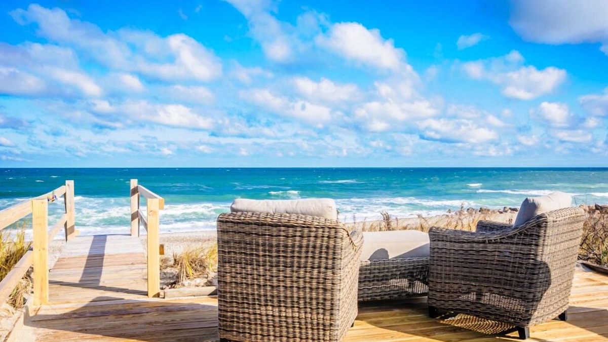 East Sandwich Cottage | Quintessential Cape Cod Beach Cottage! Located on the water at Spring Hill Beach