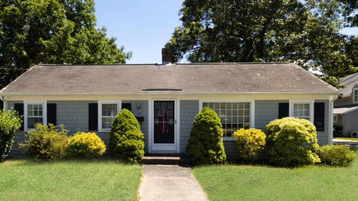Falmouth Heights Cottage | Quintessential Cape Cottage. Block from the beach