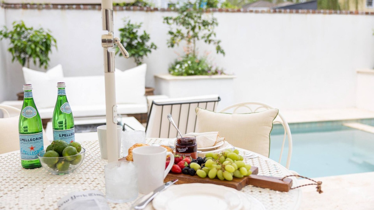 Downtown Charleston House | Quintessential Charleston experience at this luxurious 2-bedroom, 2.5-bath