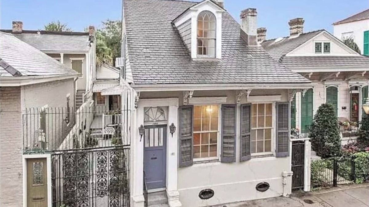 French Quarter Apartment | Quintessential French Quarter Cottage with Lush Courtyard