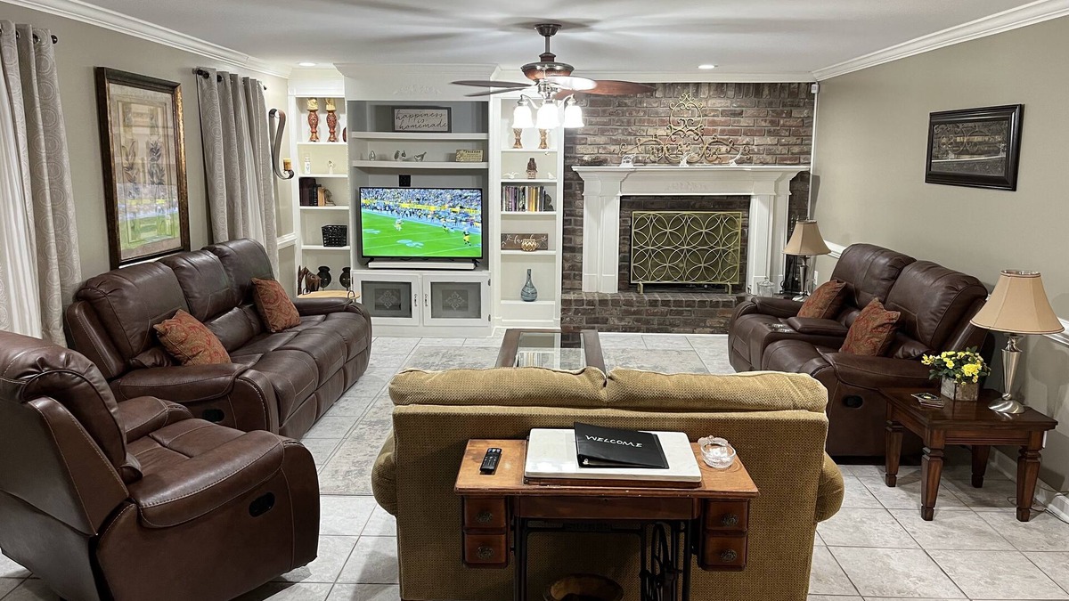 Colonial Oaks House | Quintessential Savannah