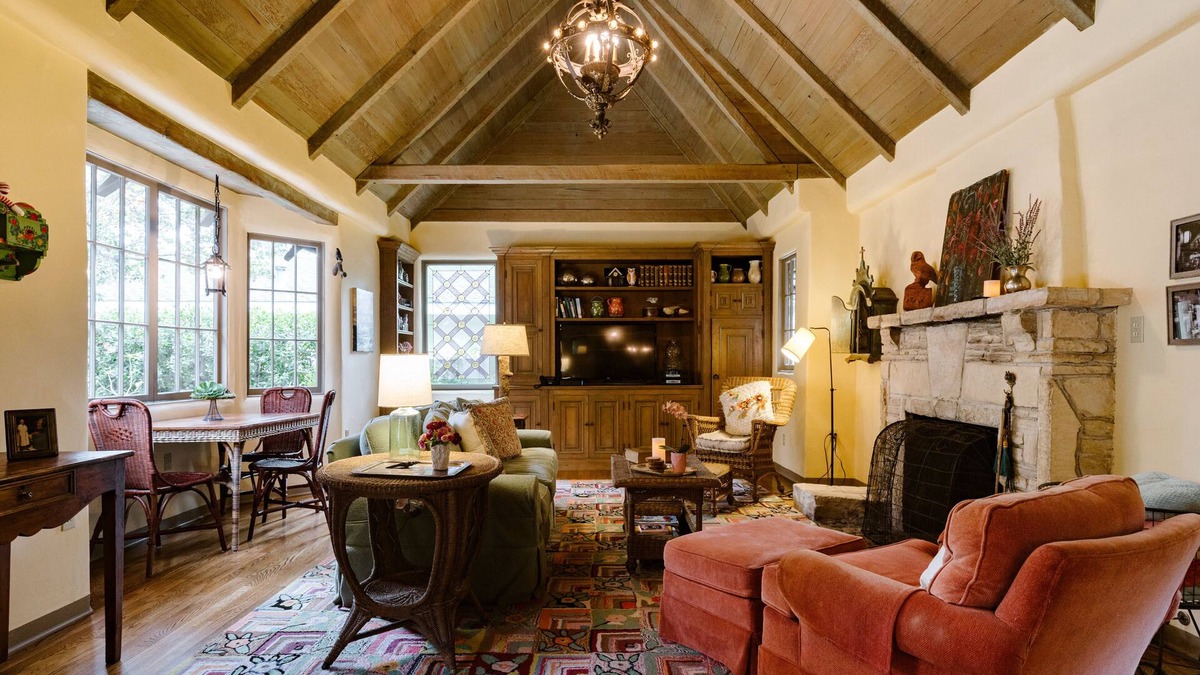 Golden Rectangle Cottage | Quintessential Carmel Charmer-Walk to downtown Carmel & beach, AVAIL 2026 ONLY