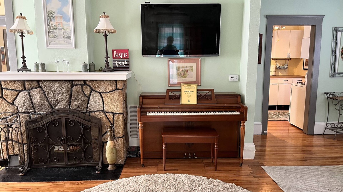 Daytona Beach Cottage | Quirky Beachside Historic Cottage w/ music lounge, sun room, walk to beach!