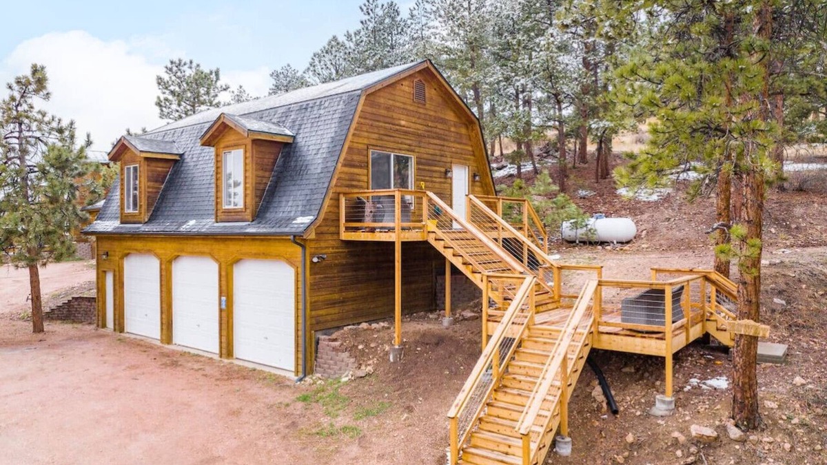 Bailey House | Quirky Mountain Getaway