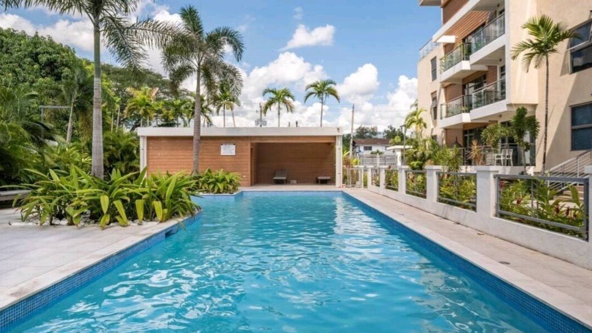 Saint Andrew Apartment | Quite and stylish with 24 hour security. Also very central