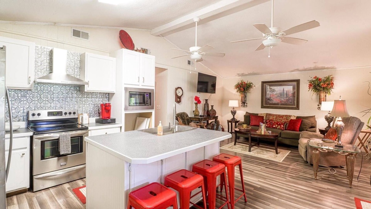 Moss Point House | Quite home on the river