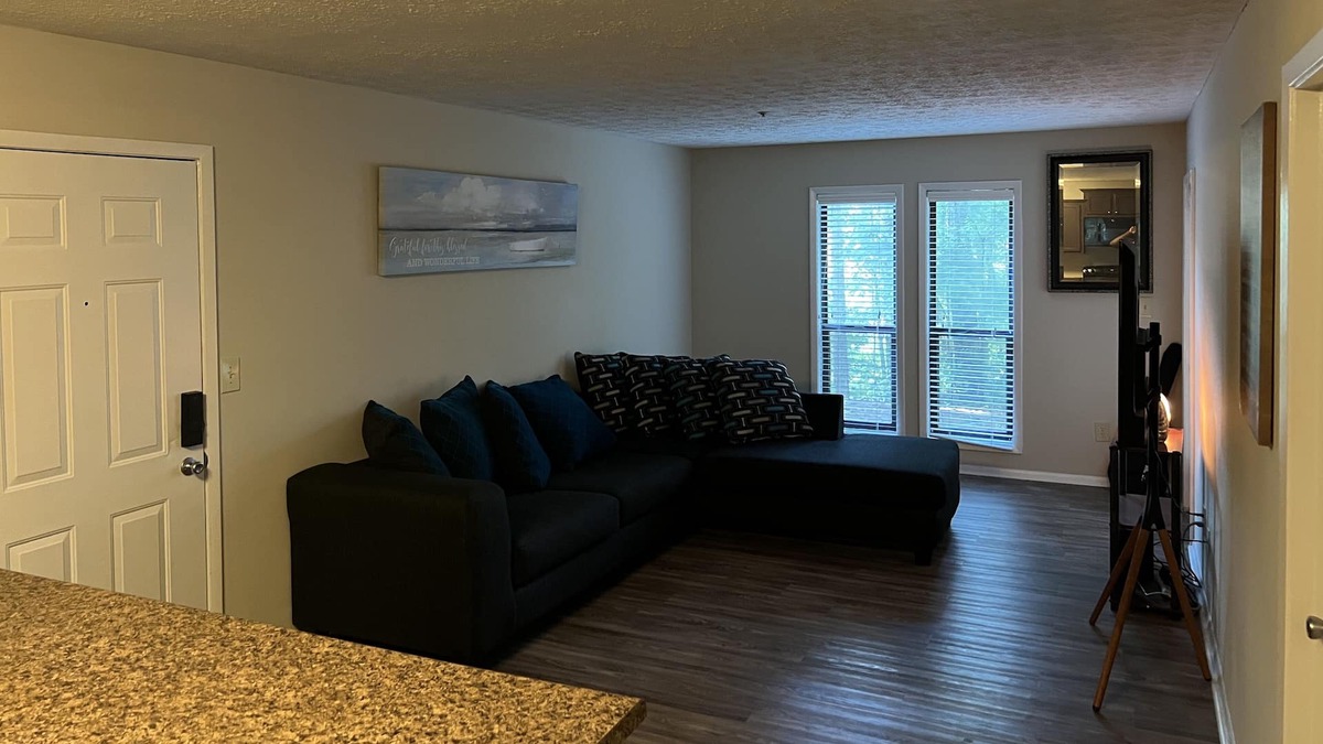 Hoover Apartment | Quite one bedroom, five minutes to entertainment and shopping