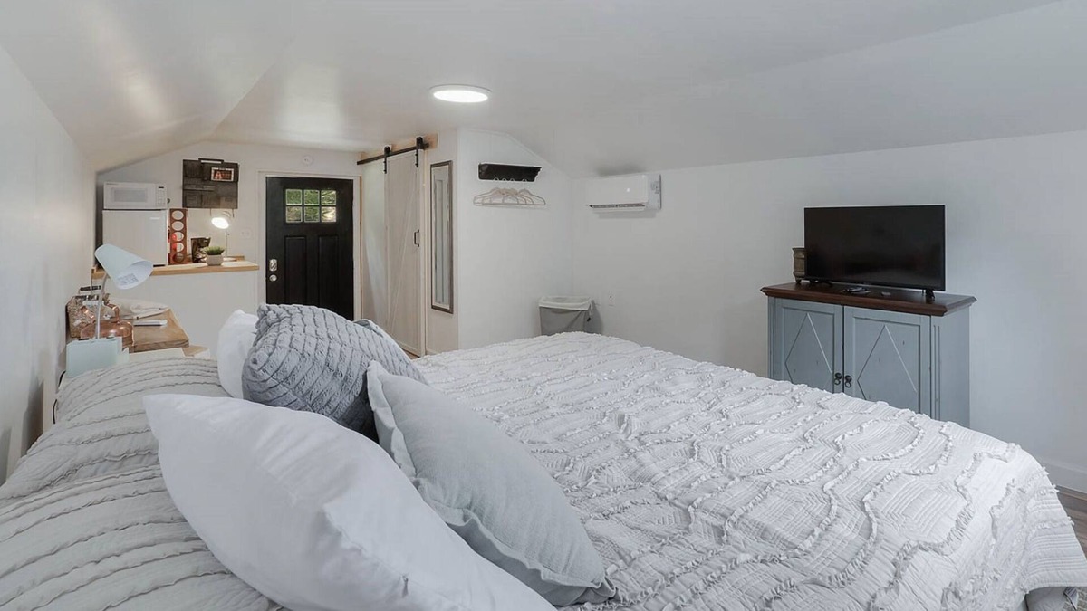 Lookout Mountain Apartment | Quite Quaint & Tranquil Studio Apartment