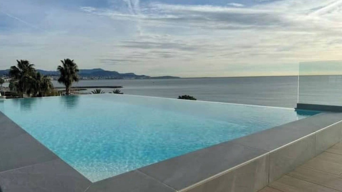 Villeneuve Loubet Beach Apartment | Résidence Pearl Beach - Piscine sur le Toit