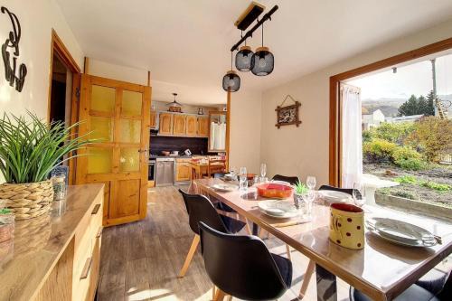 Saint-Marcel Ski Chalet | Résidence Saint Marcel - Chalet familial · Centre village de St Marcel · Terrasse ouest MAE-2924