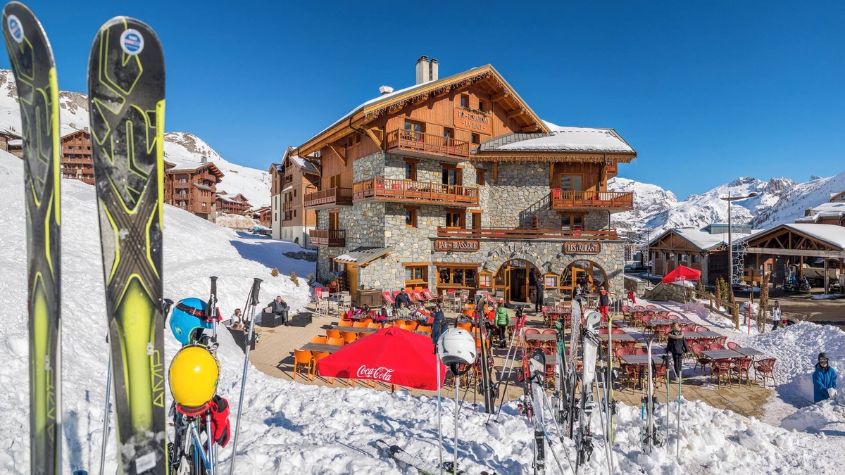 Les Almes House | Résidences Village Montana by Les Etincelles