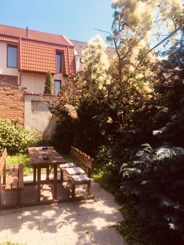 Nyiregyhaza House | Rózsakert Panzió