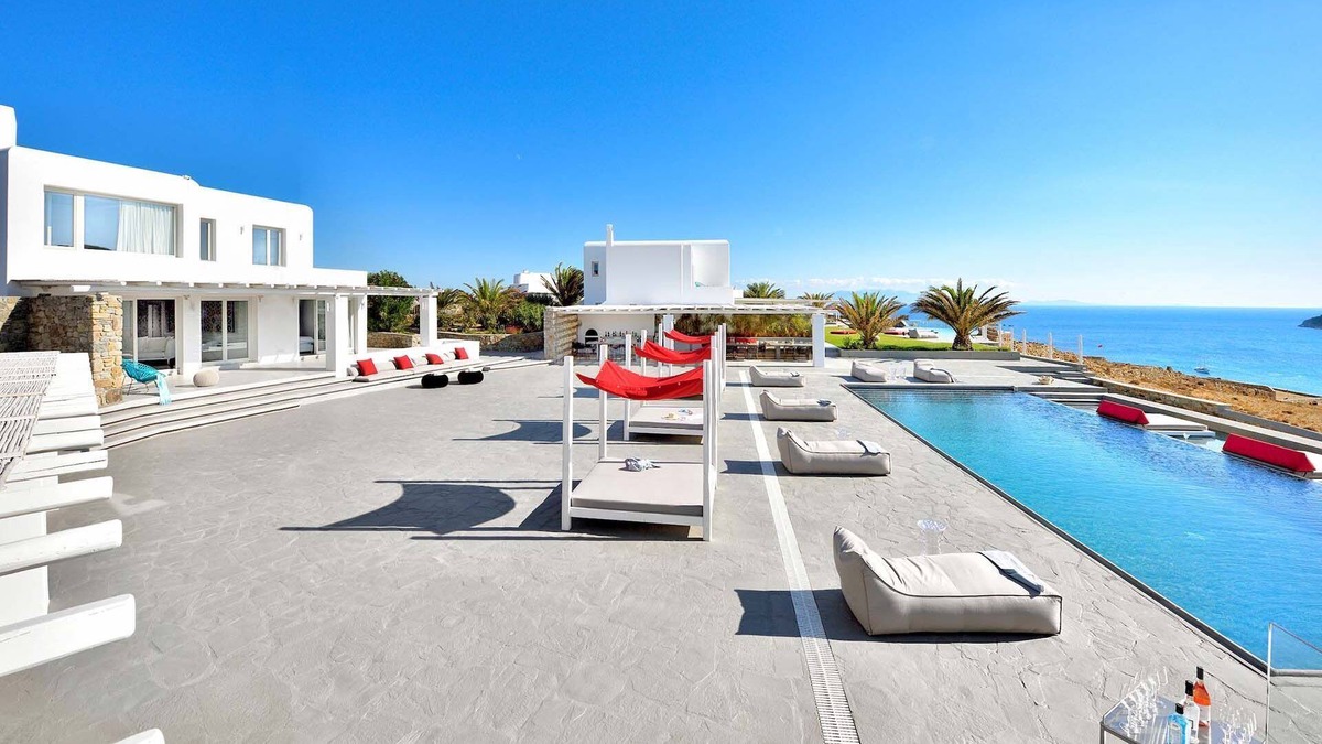 Houlakia Villa | R 1415 Fortunae Resort with BBQ, Helipad & Fireplace.