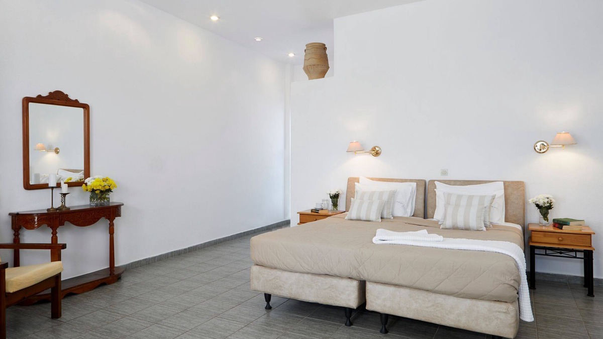 Fira Villa | R 3143 Villa Firmin - Milos Villas Hotel Santorini With Daily Maid Service.Air Conditioning & Sid