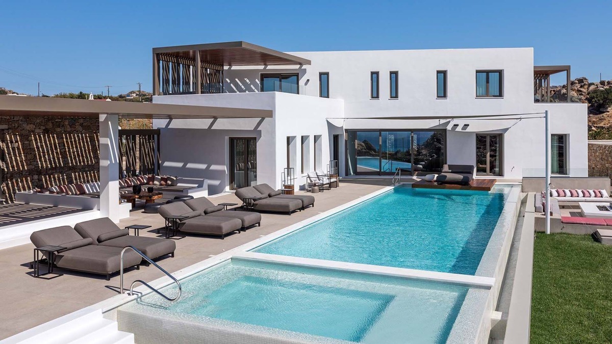 Paraga Villa | R 3235 Villa Halstead With Espresso machine ,Mini fridge & Private gym.