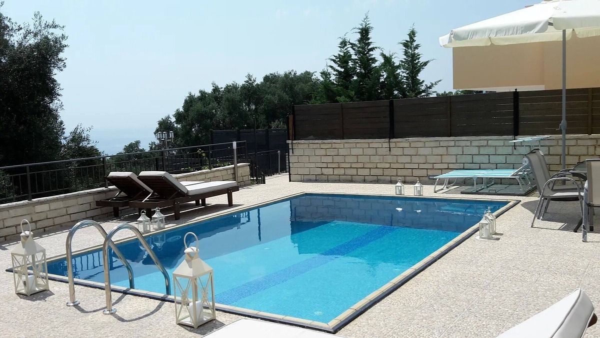 Perama Villa | R 3445 Villa Janus With Air Conditioning,Ceiling Fan &Welcome Drink.