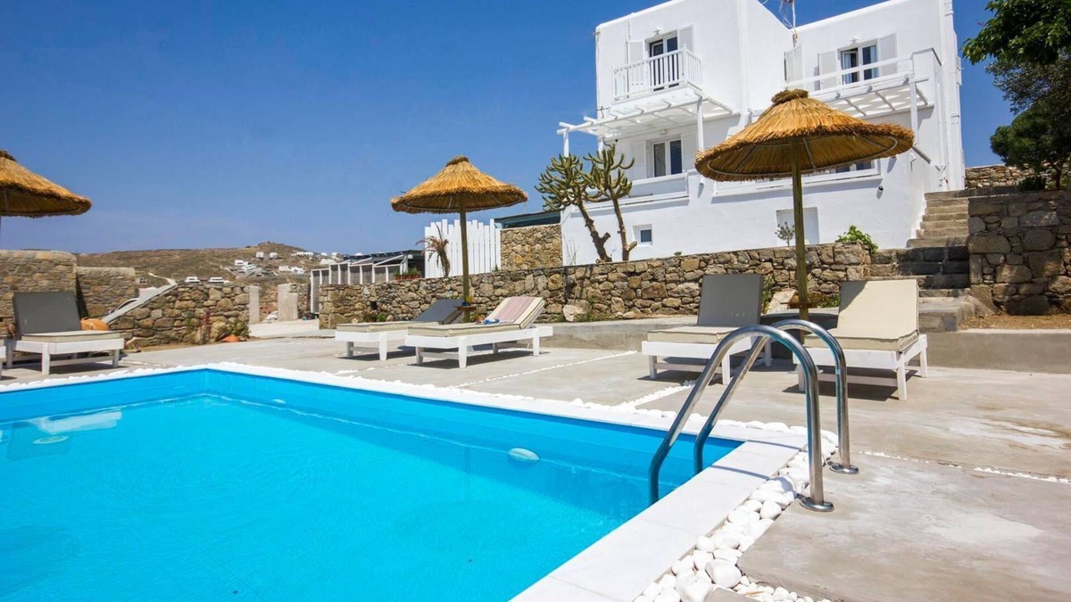 Houlakia Villa | R 805 Villa Private Infinity Pool with Wood Fire BBQ Area, Pool House with Bar ,In House Laundry Fa