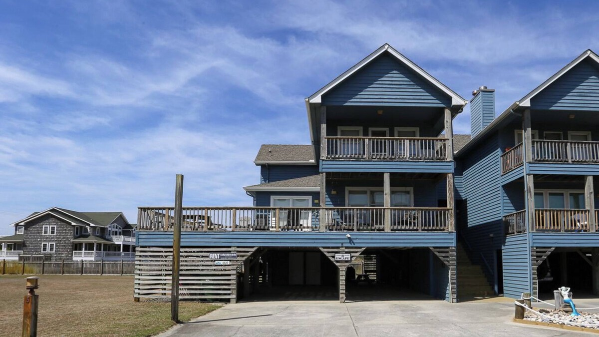 Kitty Hawk House | R Escape - 4 BR Semi-Oceanfront TownHome w/Community Pool access