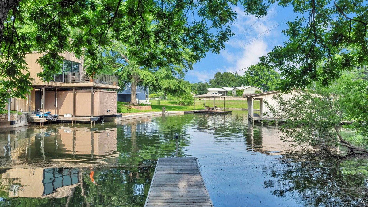 Kingsland House | R&R on LBJ-Waterfront home in a peaceful cove