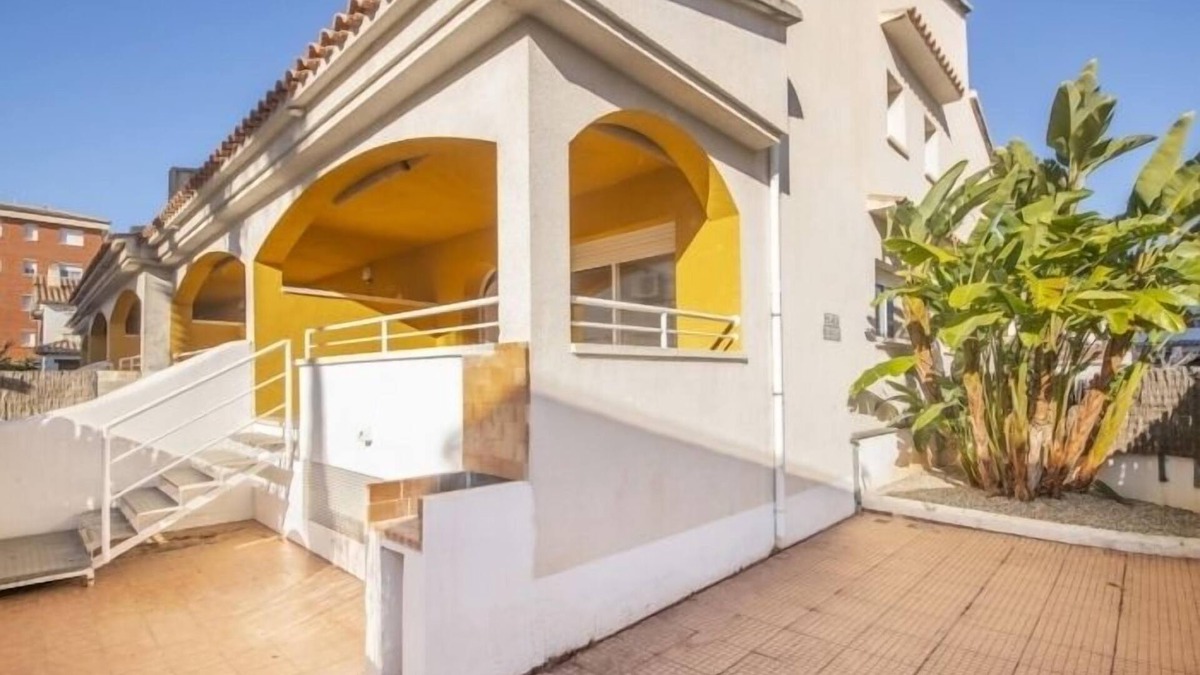 Calafell House | R141 Manila Resort Patio