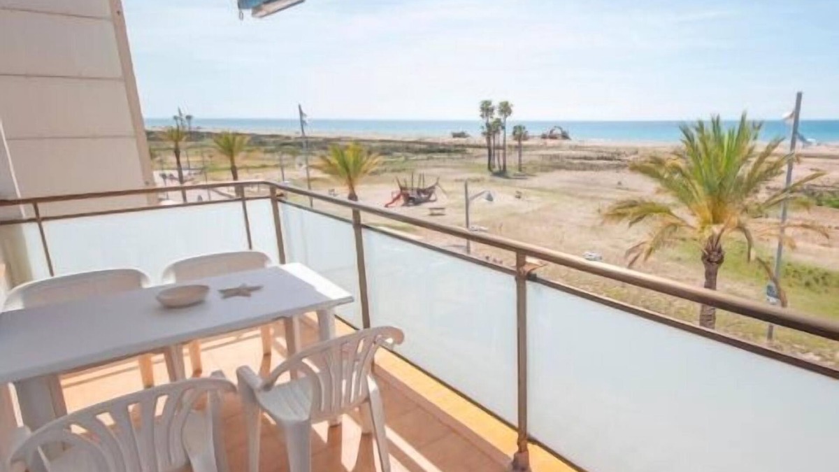 Comarruga Apartment | R155 Beachfrontapartment 3