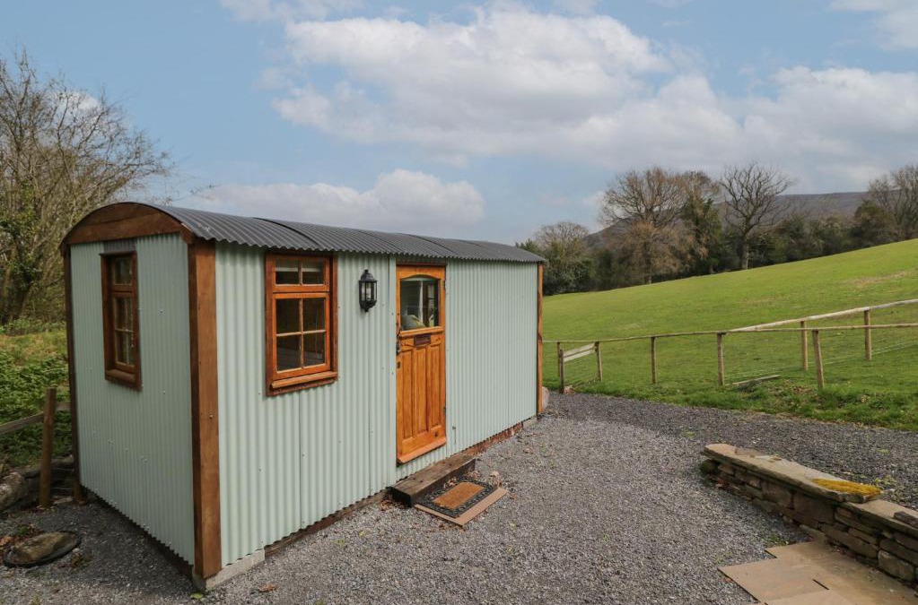 Abergavenny House | Rabbit Hill Hut