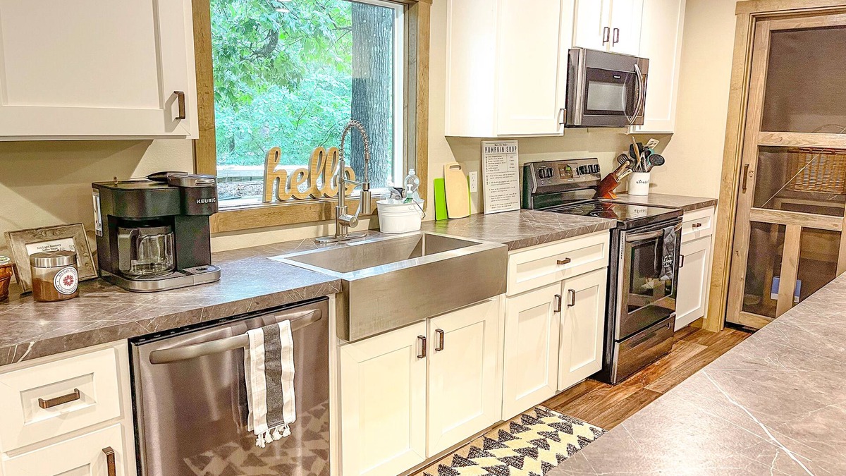 Mid America House | Rabbittail Retreat, 1/2 mi from Lake Ouachita, kayaks, biking/hiking trails