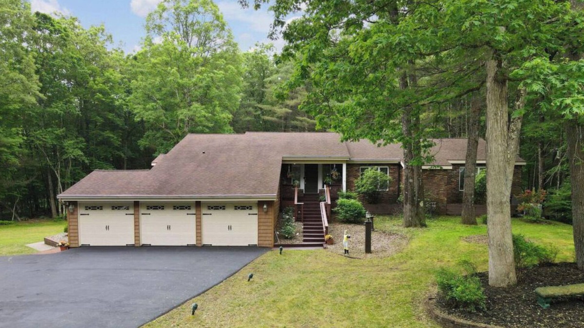 Saratoga Springs House | Racetrack Getaway!