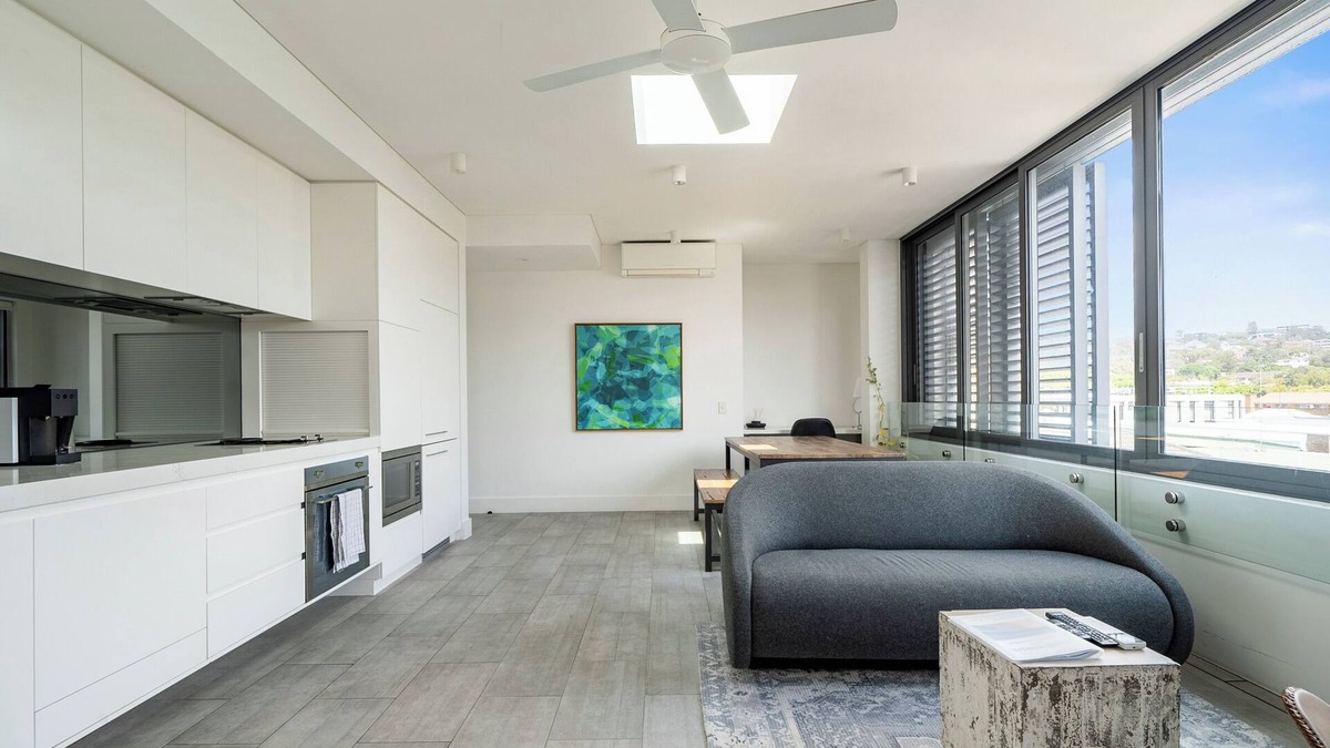 Bondi Beach Apartment | Radiant 2BR Top-Level Unit w/Wi-Fi near Bondi Beach