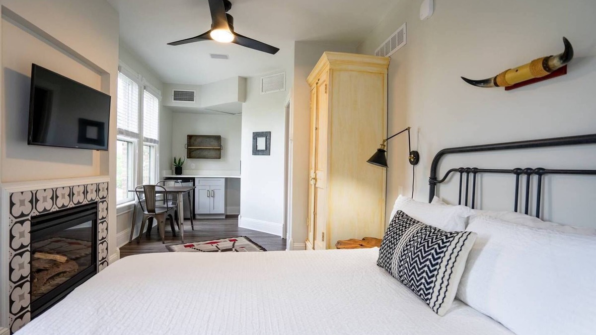 Five Points Apartment | Radiant Rancher Summa