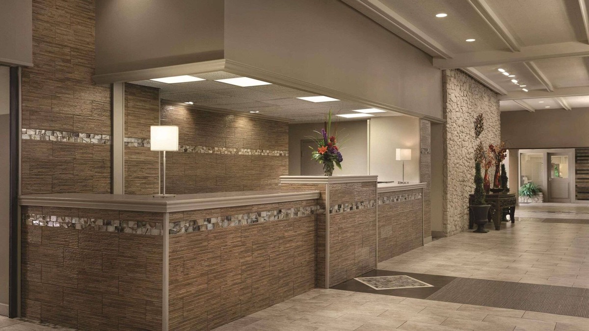 Clarksville Hotel | Radisson Hotel Louisville North