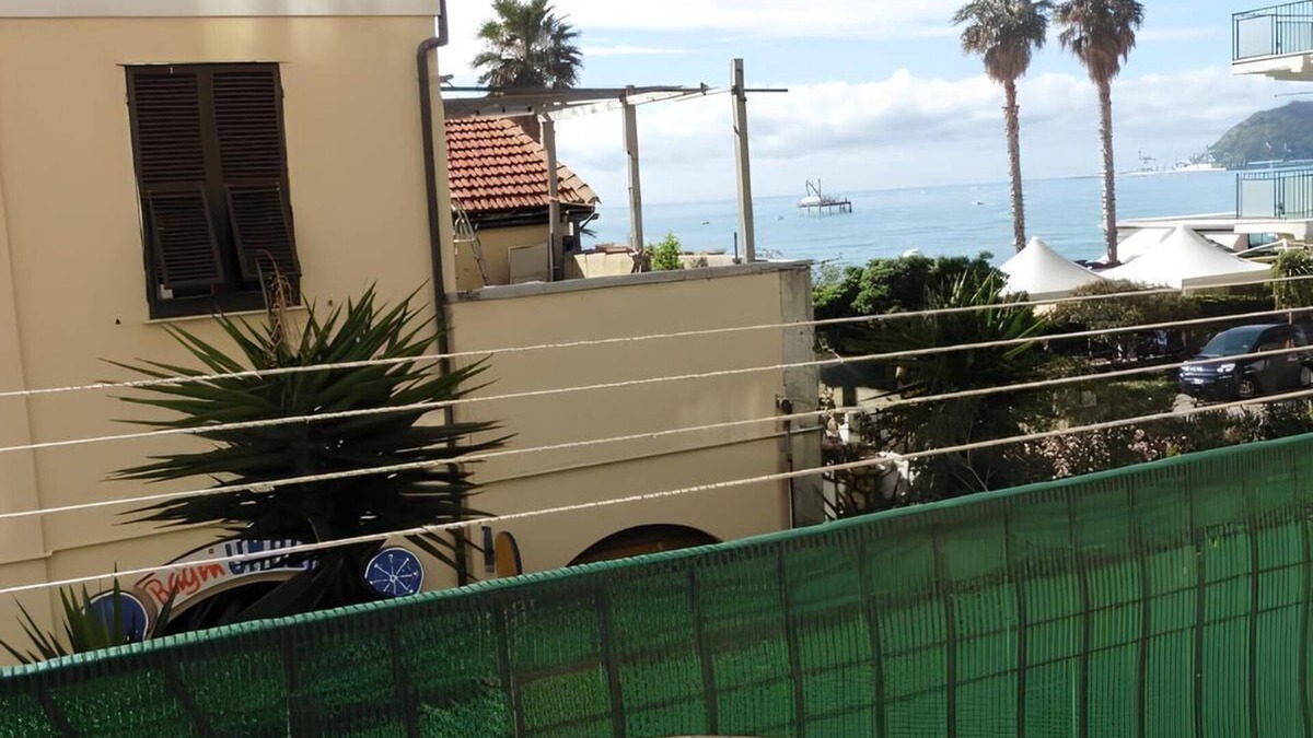 Savona Apartment | Raffaello Beach Apartment Savona, 50 m from the sea, WIFI, AC, equipped kitchen