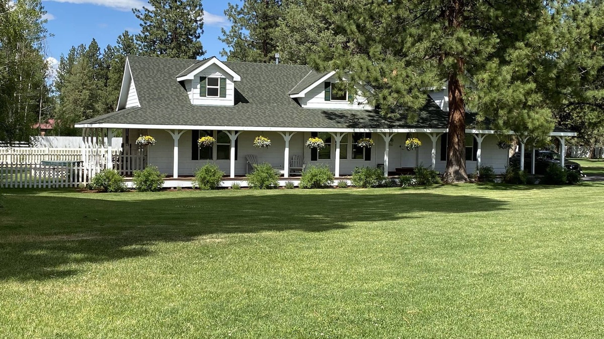 Sisters House | Rags to Rescue farm sanctuary.