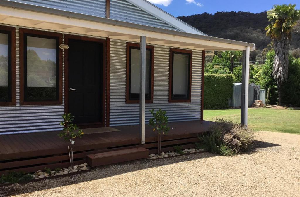 Myrtleford Villa | Rail Trail Cottage