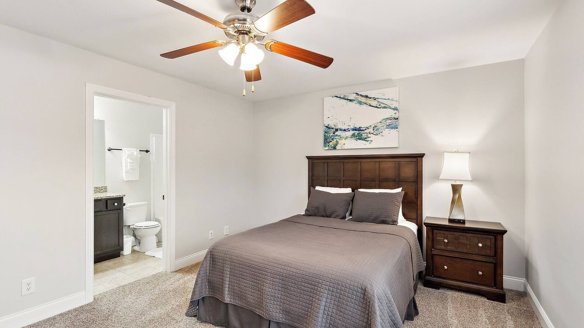 Clarksville Apartment | Railton - B6 I Townhome I Driveway