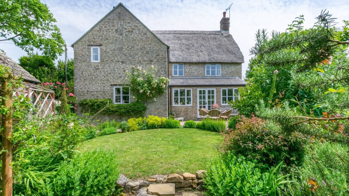 Littlebredy House | Rainbow Cottage - Four Bedroom House, Sleeps 8