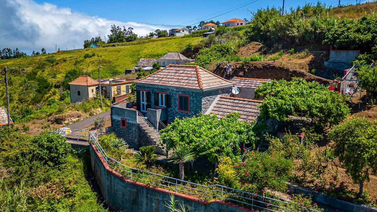 Lombada Velha Cottage | Rainbow Cottage by Madeira Sun Travel