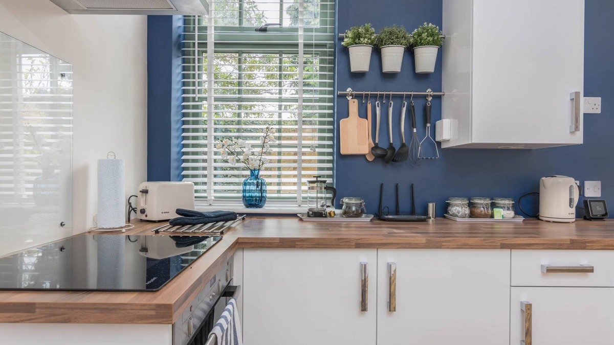 Lutterworth House | Rainbow House - Entire Place