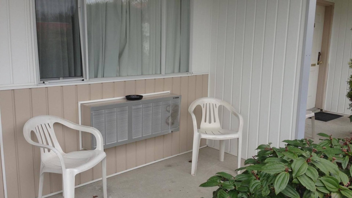 Chilliwack Proper Village West Hotel | Rainbow Motor Inn