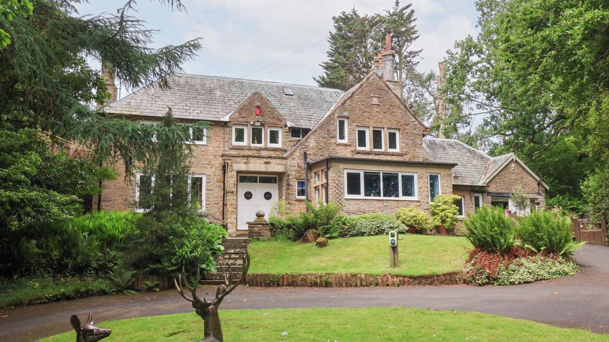 Scarborough House | RAINCLIFFE MANOR, family friendly, with a garden in Scarborough