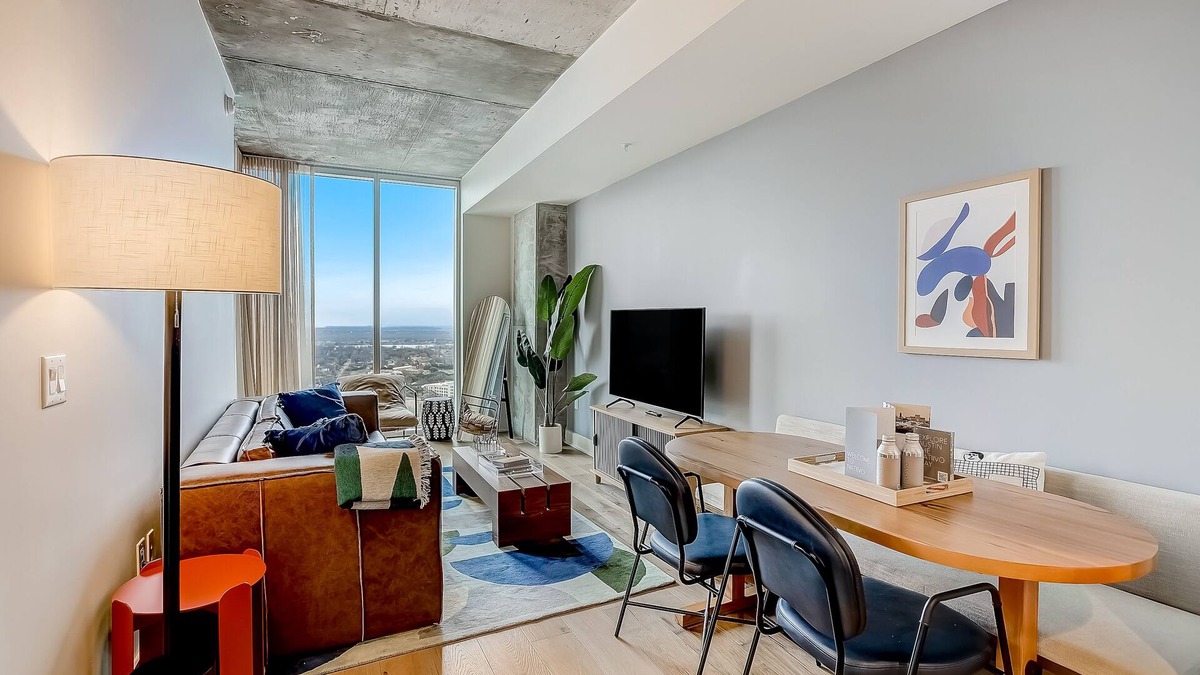 Rainey Street Historic District Condo | Rainey St. condo with balcony, rooftop pool, fitness center and coffee shop