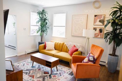 Bayonne House | Rainforest Retreat 20m to NYC Parking Sleeps 25