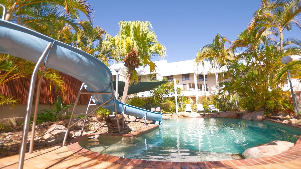 Moffat Beach Apartment | Raintrees Resort
